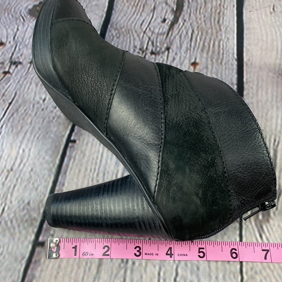FOSSIL Black Leather & Suede Back Zip Up High Heels - Picture 8 of 17